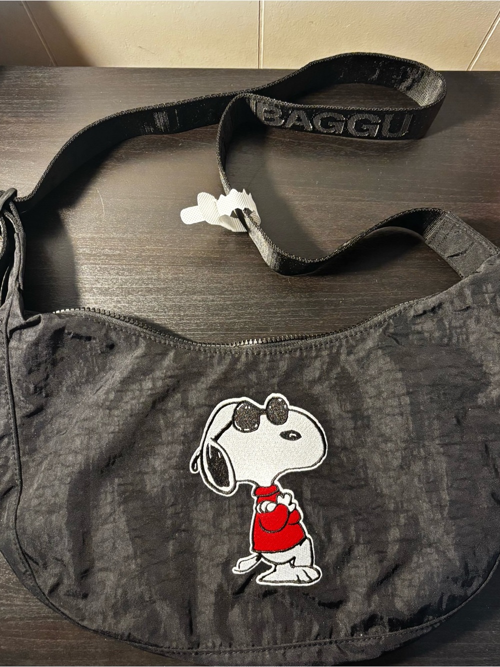 BAGGU Medium Crescent Peanuts Snoopy Joe Cool UO Exclusive